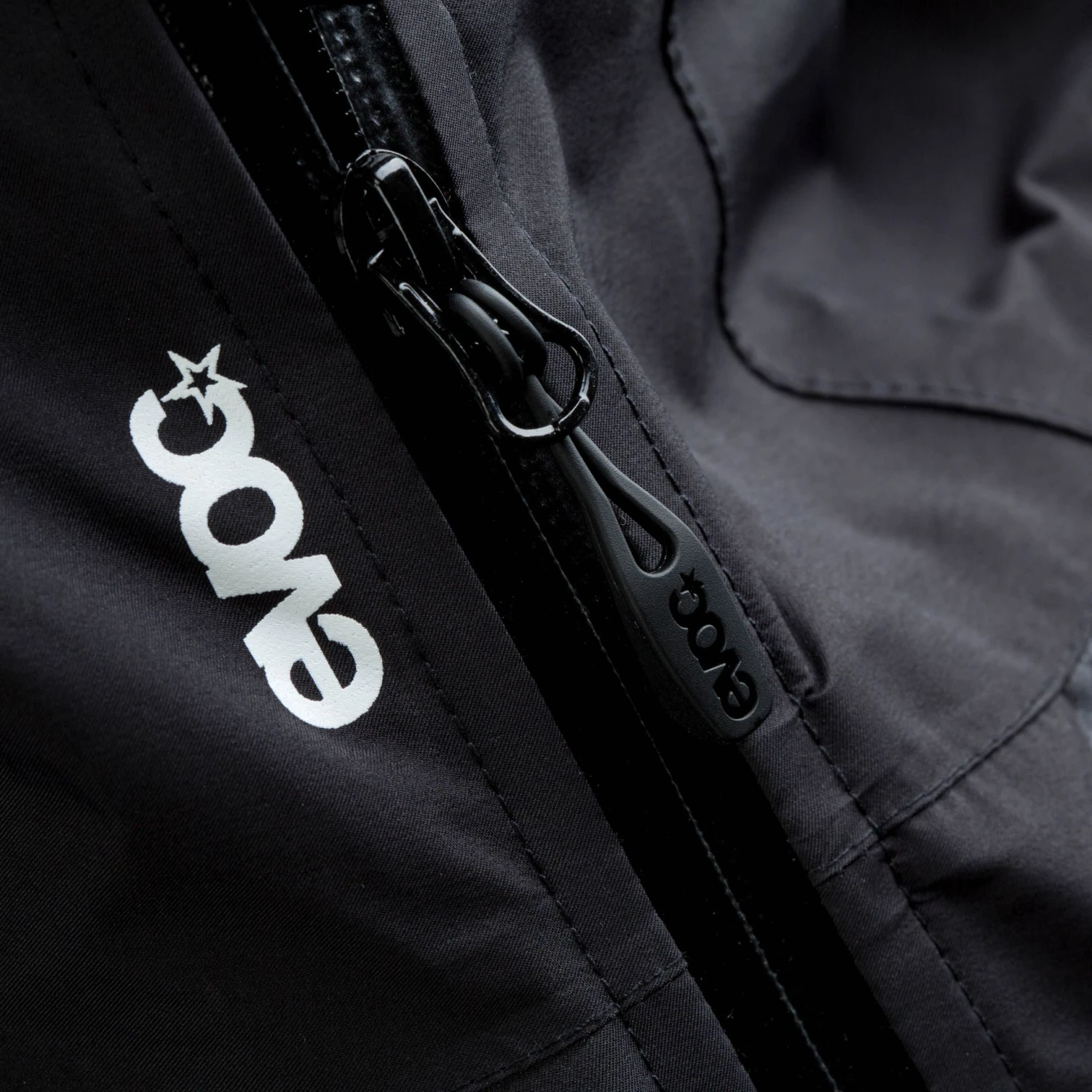 EVOC Shield Regnsykkeljakke Svart 4 EVOC Shield Regnsykkeljakke Svart - Bilde 4